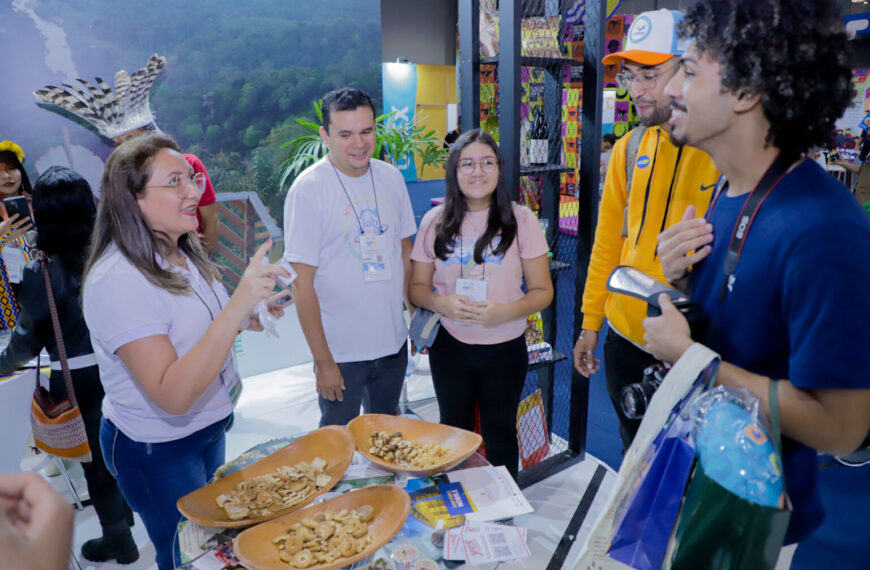 Degustação de quitutes acreanos e exposição indígena chamam a atenção de turistas na Abav Expo