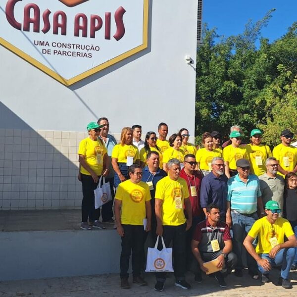 Com o apoio do Estado, produtores de mel participam de intercâmbio de criação de abelhas no Piauí