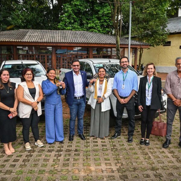 Governador Gladson Camelí reforça apoio a povos indígenas com entrega de novos veículos