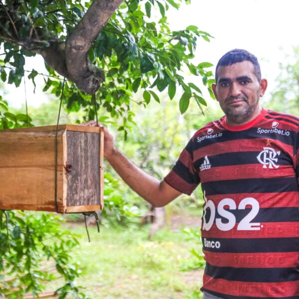 Governo do Acre fortalece apicultura no Juruá com entrega de equipamentos