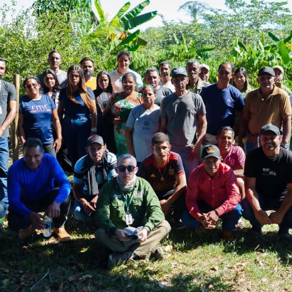 Secretaria do Meio Ambiente realiza visita de campo com moradores do Antimary a propriedade referência em restauração florestal no Acre