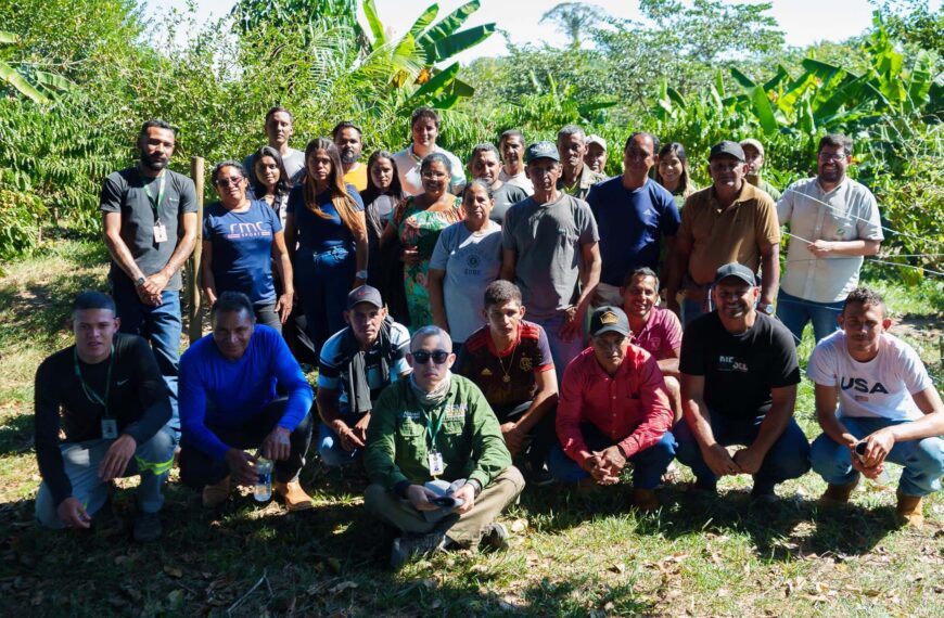 Secretaria do Meio Ambiente realiza visita de campo com moradores do Antimary a propriedade referência em restauração florestal no Acre